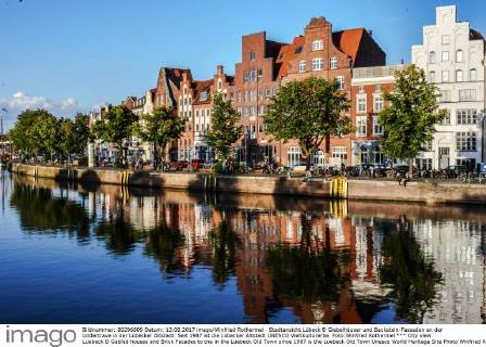 Stadtansicht Lübeck Ð Giebelhäuser und Backstein-Fassaden an der Undertrave in der Lübecker Altstadt. Seit 1987 ist die Lübecker Altstadt UNESCO Weltkulturerbe. Foto:Winfried Rothermel