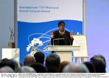 Auma Obama bei ihrer emotionalen Dankesrede bei der Verleihung des Global Compact Award durch den internationalen TUEV Rheinland im historischen Rathaus in Koeln, Kultur, Auszeichnung Auma Obama, Global Compact Award