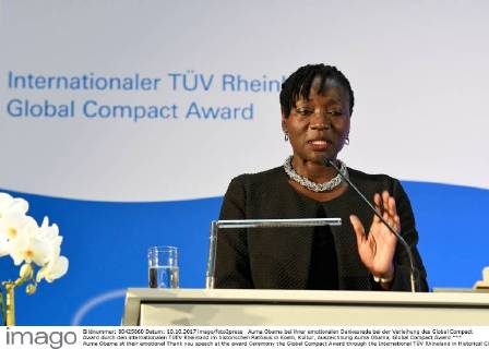 Auma Obama bei ihrer emotionalen Dankesrede bei der Verleihung des Global Compact Award durch den internationalen TUEV Rheinland im historischen Rathaus in Koeln, Kultur, Auszeichnung Auma Obama, Global Compact Award