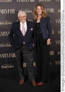 US journalust Carl Bernstein (L) arrives to receive the Vanity Fair International Journalism Award, with his wife Christine Kuehbeck, in Madrid, Spain, 10 October 2017. Vanity Fair International Journalism Award in Madrid !ACHTUNG: NUR REDAKTIONELLE NUTZUNG!  Copyright: xJuanJoxMartínx CAM004 20171010-636432698418769879