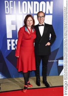Clare Stewart mit Begleitung bei der Preisverleihung auf dem 61. BFI London Film Festival im Banqueting House. London, 14.10.2017 Clare Stewart mit Begleitung