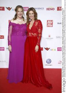 Mareile Höppner mit Preisträgerin Anja Gehlken bei der 11. Verleihung der Goldenen Bild der Frau im Cruise Center Steinwerder. Hamburg, 21.10.2017