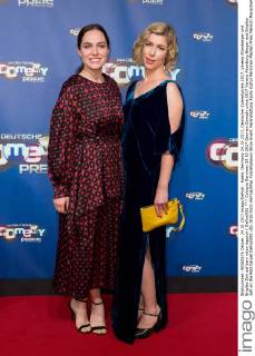 Koeln, Germany 24.10.2017, Deutscher Comedypreis 2017, Verena Altenberger und Brigitte Zeh auf dem roten teppich ( DeFodi001