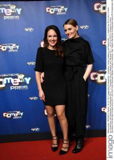 Comedian Carolin Kebekus und Martina Hill , l-r, kommt am 24.10.2017 in Köln zur Verleihung des Deutschen Comedypreis 2017.