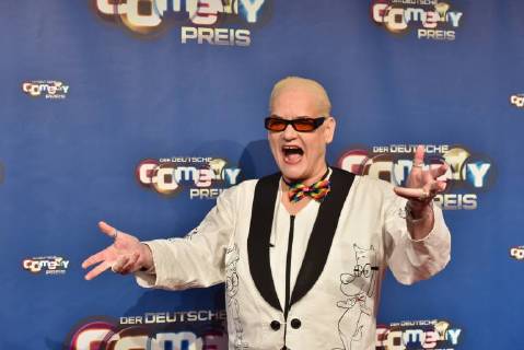 Comedian Hella von Sinnen kommt am 24.10.2017 in Köln zur Verleihung des Deutschen Comedypreis 2017.