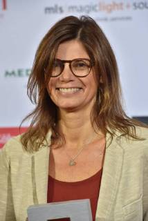 Iris Baumüller erhielt den Preis Casting für 4 Blocks am 28.10.2017 in Köln bei der Verleihung von Auszeichnungen an Fernsehschaffende aller creativen Gewerke durch die Deutsche Akademie für Fernsehen - DAFF - . Zum 5. mal werden hier herausragende Leistungen bei der Herstellung deutscher Fernsehprogramme gewürdigt.
