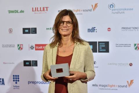 Iris Baumüller erhielt den Preis Casting für 4 Blocks am 28.10.2017 in Köln bei der Verleihung von Auszeichnungen an Fernsehschaffende aller creativen Gewerke durch die Deutsche Akademie für Fernsehen - DAFF - . Zum 5. mal werden hier herausragende Leistungen bei der Herstellung deutscher Fernsehprogramme gewürdigt.