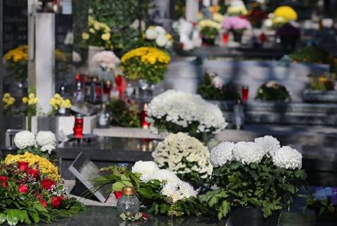 Allerheiligen in Kroatien All Saints Day , cemetery 01.11.2017., Zagreb - A large number of citizens visited the graves of their loved ones at the Mirogoj cemetery on All Saints Day  JuricaxGaloic PIXSELL