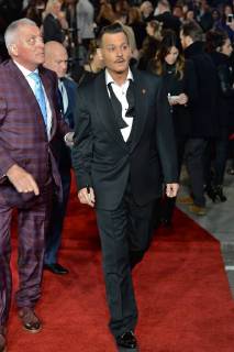 November 2, 2017 - London, London, UK - London, UK. JOHNNY DEPP attends the World Film premiere of Murder On The Orient Express London UK - ZUMAl94_ 20171102_zaf_l94_081 Copyright: xRayxTangx