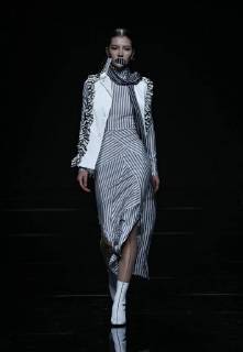 A model displays a new creation at the fashion show of Asahi Kasei Future Star Innovation Award¡ªJi Feiyue Liu Feng Wanning Joint Collection during the China Fashion Week Spring Summer 2018 in Beijing, China, 3 November 2017. Asahi Kasei Future Star Innovation Award¡ªJi Feiyue Liu Feng Wanning Joint Collection show at China Fashion Week Spring Summer 2018  20171103_10709