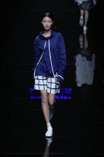 A model displays a new creation at the fashion show of Asahi Kasei Future Star Innovation Award¡ªJi Feiyue Liu Feng Wanning Joint Collection during the China Fashion Week Spring Summer 2018 in Beijing, China, 3 November 2017. Asahi Kasei Future Star Innovation Award¡ªJi Feiyue Liu Feng Wanning Joint Collection show at China Fashion Week Spring Summer 2018  20171103_10736