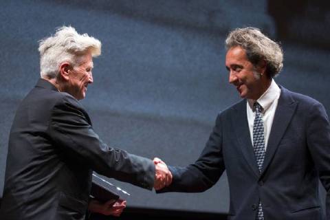 Paolo Sorrentino delivers a career prize to David Lynch Roma 04 11 2017. Auditorium parco della Musica. Festa del Cinema di Roma 2017. Rome November 4th 2017. Rome Film Fest 2017 Foto Stefano Costantino Pool Insidefoto SamanthaxZucchi