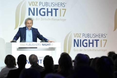 Can Duendar, Laudation VDZ Publishers Night 2017 Preisverleihung der Goldenen Victoria in der Hauptstattrepraesentanz der Deutschen Telekon in Berlin am 06.11.2017