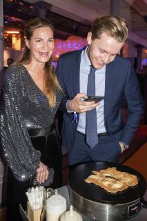 Alexandra Kamp mit Bruder Nicolas Kamp bei der VDZ Publishers Night 2017 in der Telekom Repräsentanz. Berlin, 06.11.2017