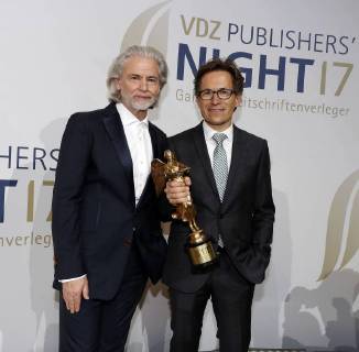 Dr. Hermann Buehlbecker (Alleininhaber LAMBERTZ), Markus Mosa (Edeka) bei Publisher s Night 2017 in der Telekom Hauptstadtrepraesentanz Berlin.