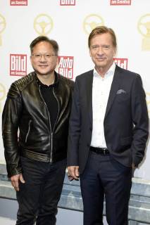 Jensen Huang und Häkan Samuelsson bei der Verleihung des Goldenen Lenkrads 2017 im Axel-Springer-Haus. Berlin, 07.11.2017
