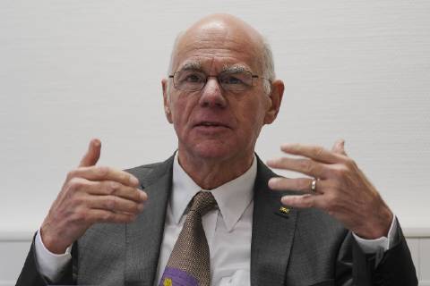 Kulturpreis Deutsche Sprache 2017 Prof. Dr. Norbert Lammert, Präsident des Deutschen Bundestages, wurde für seine Verdienste um die deutsche Sprache mit dem Jacob-Grimm-Preis Deutsche Sprache ausgezeichnet, hier während einer Pressekonferenz vor der Verleihung - Der Kulturpreis Deutsche Sprache 2017 wurde am 11.11.2017 im Kongresspalais in Kassel verliehen. Kassel Hessen Deutschland Kongresspalais