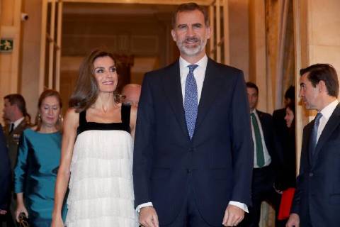 Bilder des Tages King Felipe VI of Spain (C) and Queen Letizia arrive at the 34th Francisco Cerecedo Journalism Award, granted to Basque journalist Florencio Dominguez, director of the foundation Center for the Memory of the Terrorism Victims, in Madrid, Spain, 22 November 2017. 34th Francisco Cerecedo Journalism Award in Madrid !ACHTUNG: NUR REDAKTIONELLE NUTZUNG!  Copyright: xKikoxHuescax MAD002 20171122-636469830681991285