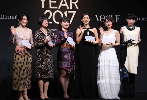 November 24, 2017, Tokyo, Japan - (L-R) Japanese artist Kom I, Naoki award author Riku Onda, comedian Buruzon Chiemi, actress Tae Kimura, actress Riho Yoshioka and choreographer Mikiko pose for photo as they receive Vogue Japan Women of the Year 2017 award in Tokyo on Friday, November 24, 2017.  (lwxa016172)