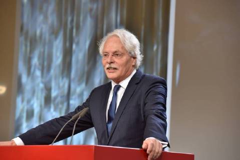 Der Journalist Thomas Roth, Vorsitzender des Lew Kopolew Forum am 26.11.2017 in Köln bei der Verleihung des Lew-Kopelew-Preis für Frieden und Menschenrechte 2017 ausgezeichnet . Ein Preis für Engagement , Verständigung, soziale Gerechtigkeit und Menschenwürde.
