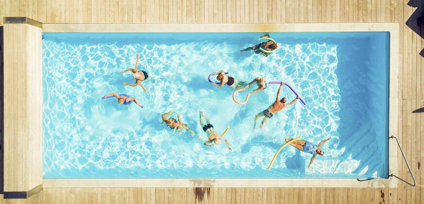 Top view of group of seniors doing water gymnastics in pool model released Symbolfoto property released  PNPF00105