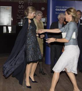 27-11-2017 Amsterdam Queen Maxima during the Prince Bernhard Cultuurfonds award at the Muziekgebouw aan ’t IJ in Amsterdam. The award, 150.000 euro, was presented to writer Geert Mak.  Copyright: xPPE WERFx