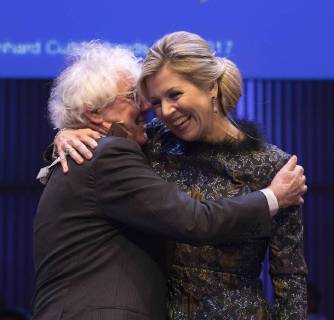 Themen der Woche 27-11-2017 Amsterdam Queen Maxima during the Prince Bernhard Cultuurfonds award at the Muziekgebouw aan ’t IJ in Amsterdam. The award, 150.000 euro, was presented to writer Geert Mak.  Copyright: xPPE WERFx