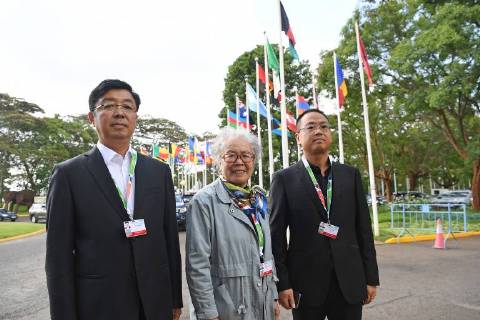 (171205) -- NAIROBI, Dec. 5, 2017 -- Representatives Liu Haiying, Chen Yanxian and Yu Shitao (L to R) from the Saihanba Afforestation Community pose for a photo in Nairobi, Kenya, Dec. 5, 2017. Saihanba Afforestation Community in north China s Hebei Province received the United Nations highest environmental honor, the Champions of the Earth award, during the UN Environment Assembly in Nairobi, for transforming degraded land into a lush paradise. ) (lrz) KENYA-NAIROBI-UN-AWARD-SAIHANBA ChenxCheng 
