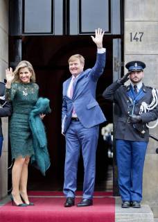 06-12-2017 Amsterdam Queen Maxima and King Willem-Alexander arrive for the Prince Claus award 2017 in Amsterdam. Brazilian filmmaker and rights activist Vincent Carelli and the Chinese designer new media and environmental activist Ma Jun received the award.  Copyright: xPPE NIEBOERx