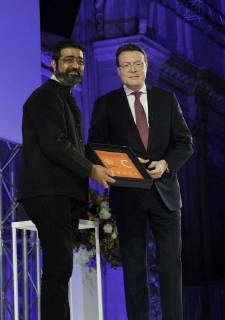 06-12-2017 Amsterdam Prince Constantijn with Amar Kanwar during the Prince Claus award 2017 in Amsterdam. Brazilian filmmaker and rights activist Vincent Carelli and the Chinese designer new media and environmental activist Ma Jun received the award.  Copyright: xPPE NIEBOERx