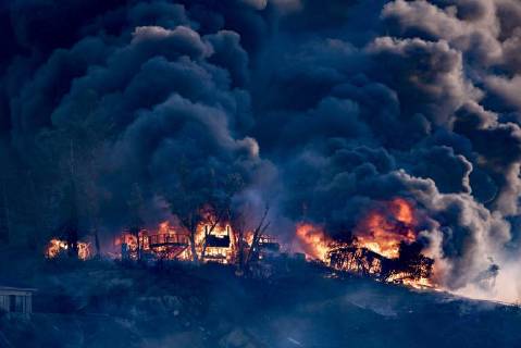 December 5, 2017 - Los Angeles, California, United States - A house is engulfed in flames as the Creek Fire burns. The raging fire fueled by strong Santa Ana winds has burned more than 11,000 acres and caused the evacuation of 115,000 residents. Los Angeles United States - ZUMAn230 20171205_zaa_n230_746 Copyright: xRonenxTivonyx