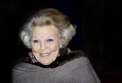 06-12-2017 Amsterdam Princess Beatrix leaving the Prince Claus award 2017 in Amsterdam. Brazilian filmmaker and rights activist Vincent Carelli and the Chinese designer new media and environmental activist Ma Jun received the award.  Copyright: xPPE poolx