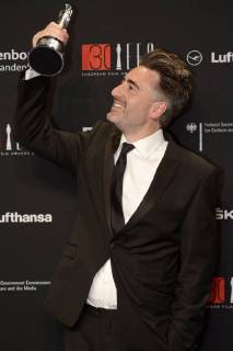William Oldroyd mit dem Preis für den besten Erstlingsfilm Lady Macbeth bei der Verleihung des 30. Europäischen Filmpreises 2017 im Haus der Berliner Festspiele. Berlin, 09.12.2017