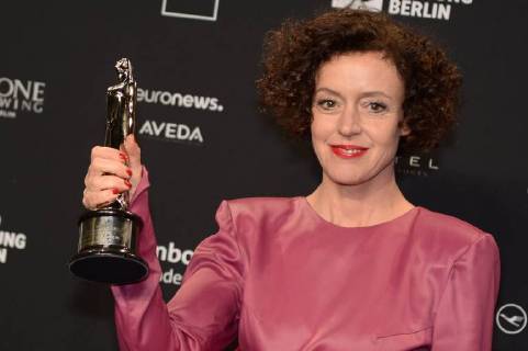 Maria Schrader mit dem Publikumspreis für die Regie bei Vor der Morgenröte bei der Verleihung des 30. Europäischen Filmpreises 2017 im Haus der Berliner Festspiele. Berlin, 09.12.2017
