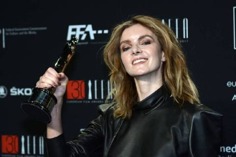 Anna Zamecka mit dem Preis für den besten Dokumentarfilm Komunia Kommunion bei der Verleihung des 30. Europäischen Filmpreises 2017 im Haus der Berliner Festspiele. Berlin, 09.12.2017
