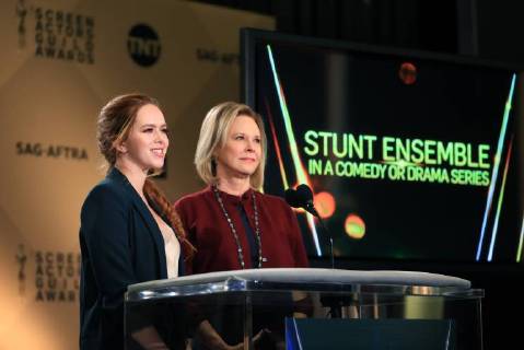 Bilder des Tages (171213) -- LOS ANGELES, Dec. 13, 2017 -- SAG Awards Committee Chair JoBeth Williams (R) and SAG Awards Committee Member Elizabeth McLaughlin announce the nominations for Stunt Ensemble Action Performance at the 24th Annual Screen Actors Guild Awards in Los Angeles, the United States, on Dec. 13, 2017. Nominees for the 24th Annual Screen Actors Guild Awards (SAG) were announced on Wednesday at the Pacific Design Center in West Hollywood. ) U.S.-LOS ANGELES-THE 24TH ANNUAL SAG-NOMINATIONS LixYing 