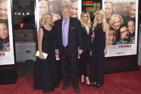 Terry Bradshaw mit Gattin Tammy und Töchtern Rachel und Erin bei der Premiere des Kinofilms Father Figures Wer ist Daddy? in TCL Chinese Theatre, Hollywood. Los Angeles, 13.12.2017