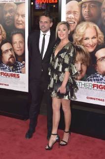 Chris Cowles und Kathleen Robertson bei der Premiere des Kinofilms Father Figures Wer ist Daddy? in TCL Chinese Theatre, Hollywood. Los Angeles, 13.12.2017