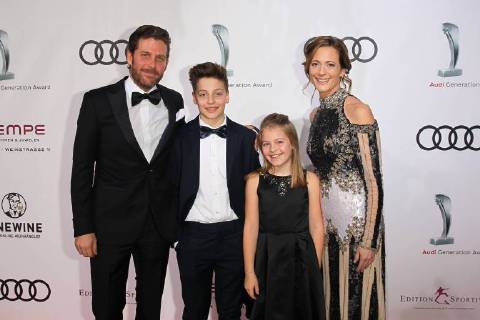 Philip Greffenius mit Ehefrau Evelyne und Kinder Thomas, Chiara, Audi Generation Award 2017 im Hotel Bayerischer Hof in Muenchen am 13.12.2017