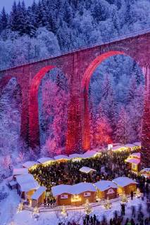 DEU, Deutschland, Breitnau, 16.12.2017: Der Weihnachtsmarkt in der Ravennaschlucht im Hochschwarzwald ist einer der schoensten in Deutschland. Â