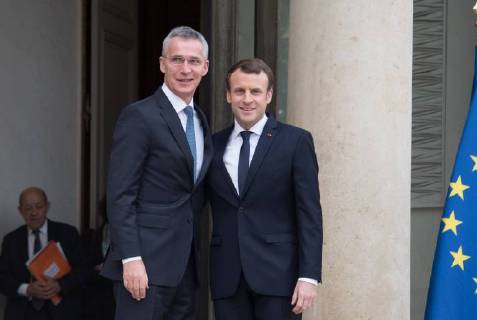 Bilder des Tages Emmanuel Macron ( president de la Republique ) - Jens Stoltenberg ( Secretaire general de l OTAN ) NEWS : Jens Stoltenberg Secretaire general de l OTAN au Palais de l Elysee - Paris - 19 12 2017 FedericoPestellini Panoramic