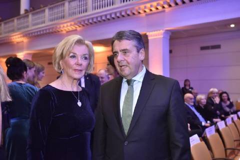 Leibniz-Ring-Verleihung in Hannover 19.12.17, Hannover , - Verleihung Leibnizring Kuppelsaal und Leibnizsaal Liz Mohn Sigmar Gabriel -