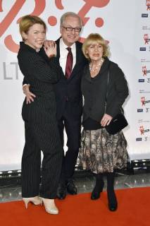Antje Brietz, Hans-Jürgen Schatz und Monika Lundi beim 27. B.Z. Kulturpreis 2018 in der Volksbühne. Berlin, 09.01.2018
