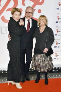 Antje Brietz, Hans-Jürgen Schatz und Monika Lundi beim 27. B.Z. Kulturpreis 2018 in der Volksbühne. Berlin, 09.01.2018