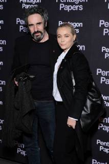 Premiere du film Pentagon papers a Paris. Premiere du film Pantagon Papers. Emmanuelle Beart et son compagnon Frederic.. Premiere of the movie Pentagon papers in Paris. 223434 2018-01-13 Paris France Beart, Emmanuelle Copyright: xSergexArnalx xStarfacex STAR_223434_051