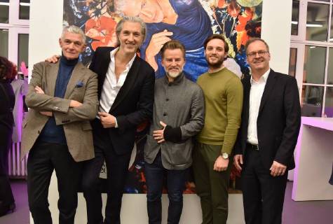 Der italenische Art Director Giulio Cappellini, l-r, Der niederländische Designer Marcel Wanders , Designer des Jahres 2018. Jörn Kengelbach Chefredakteur der Zeitschrift Architektur und Wohnen ( A&W ), Der niederländische Designer Rick Tegelaar, Nachwuchs Designer des Jahres 2018 und Arndt Papenfuß, Bereichsleiter Marketing bei Kaldewei posiert am 14.01.2018 in Köln bei der Verleihung des A+W Designer des Jahres Preis 2018.