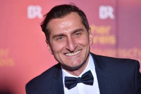 Tim SEYFI (Schauspieler), Einzelbild,angeschnittenes Einzelmotiv,Portraet,Portrait,Porträt. Bayerischer Filmpreis 2018-Red Carpet,Roter Teppich,am 19.01.2018 im Prinzregententheater in Muenchen.