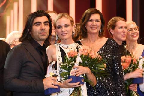 Die beiden Preisträger Fatih Akin und Diane Kruger mit Ilse Aigner bei der Verleihung Bayerischer Filmpreis 2018 am 19.01.2018 im Prinzregententheater in München Bayerischer Filmpreis 2018 in Muenchen