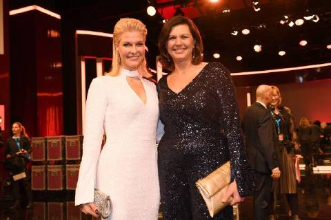 Natascha Grün und Ilse Aigner bei der Verleihung Bayerischer Filmpreis 2018 am 19.01.2018 im Prinzregententheater in München Bayerischer Filmpreis 2018 in Muenchen