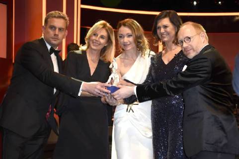 Sebastian Bezzel, Kerstin Schmidbauer, Lisa Maria Potthoff, Ilse Aigner und Simon Schwarz bei der Verleihung des 39. Bayerischen Filmpreises 2017 im Prinzregententheater. München, 19.01.2018